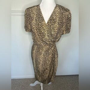 Maggy London Animal print Dress V-Neck Wrap dress size 8 100% silk